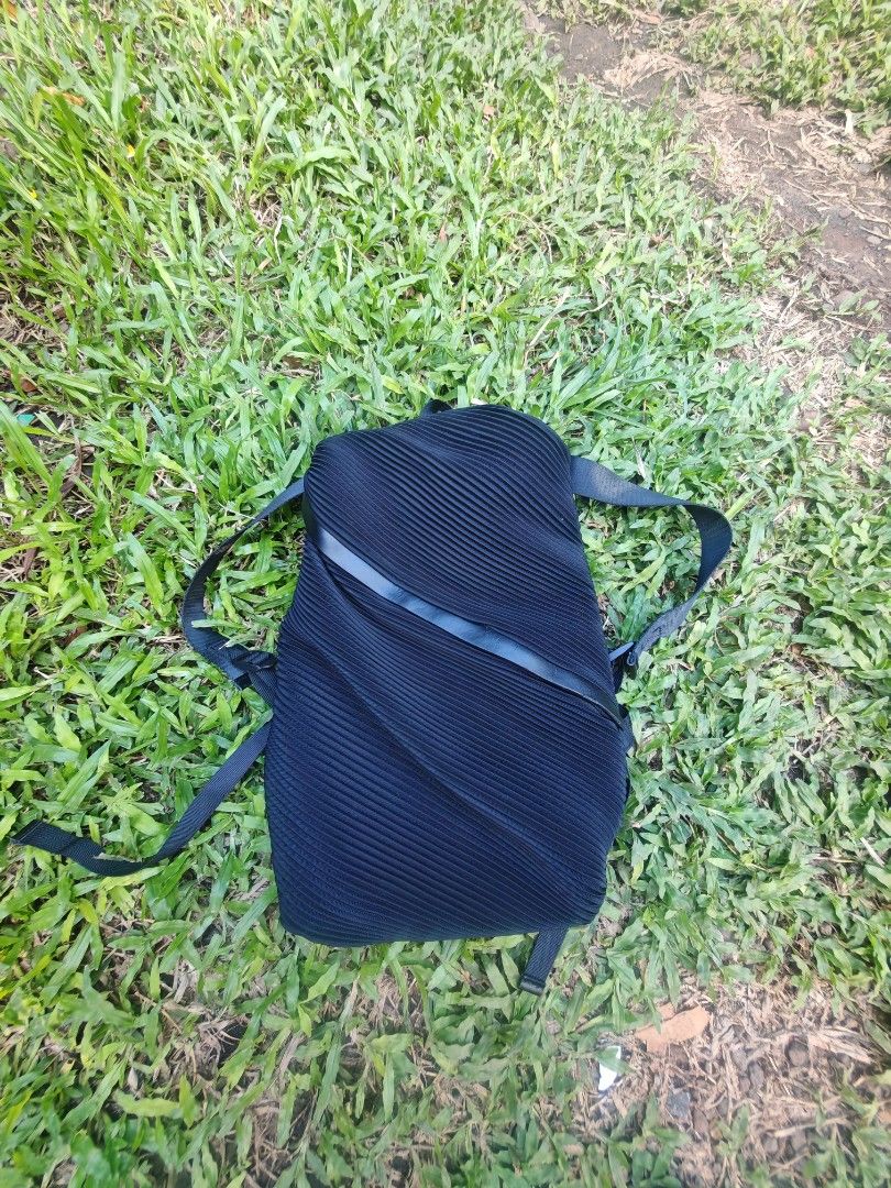 Pleats please by issey miyake (Category: Luxury Bags & Wallets) located in Santa Cruz. Submitted by ukayhuntworldwide (Listing ID 1465032389, Image 1). Description: .