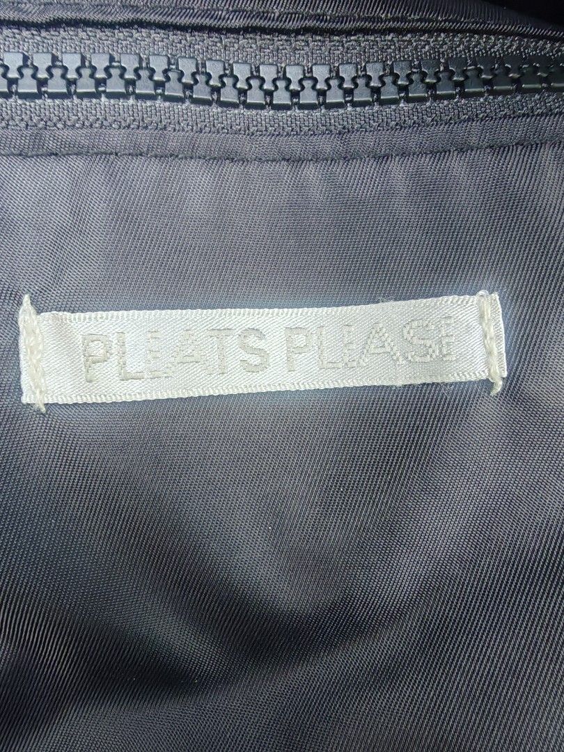 Pleats please by issey miyake (Category: Luxury Bags & Wallets) located in Santa Cruz. Submitted by ukayhuntworldwide (Listing ID 1465032389, Image 3). Description: .