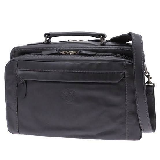Porter Yoshida Cervino 2 Way Shoulder Bag (Category: Briefcases) located in Calamba. Submitted by secondsite.ph (Listing ID 1465071425, Image 2). Description: Porter / Cervino 2 Way Shoulder Bag 9/10 Excellent Missing sling ₱3000.