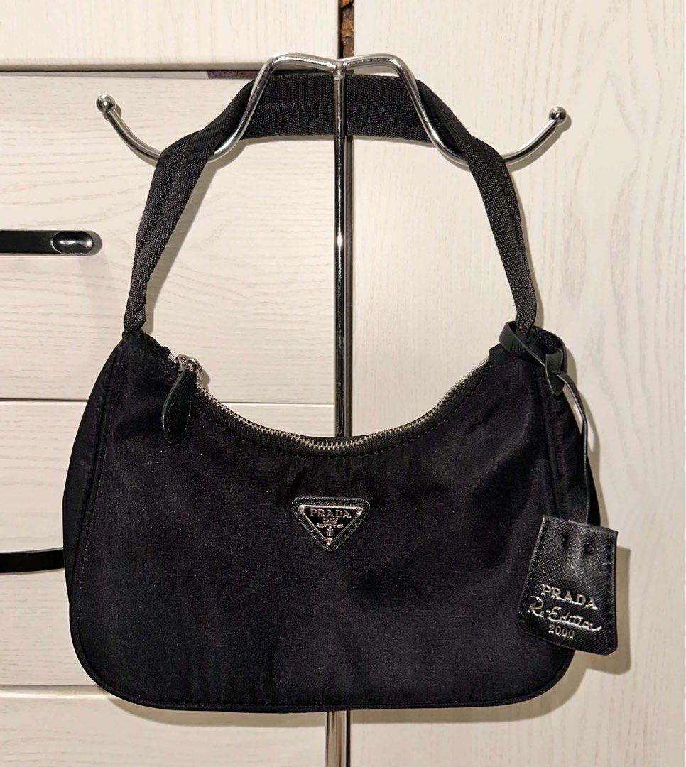 Prada shoulder bag (Category: Shoulder Bags) located in Surigao. Submitted by luxxbytm.ph (Listing ID 1465023854, Image 1). Description: .