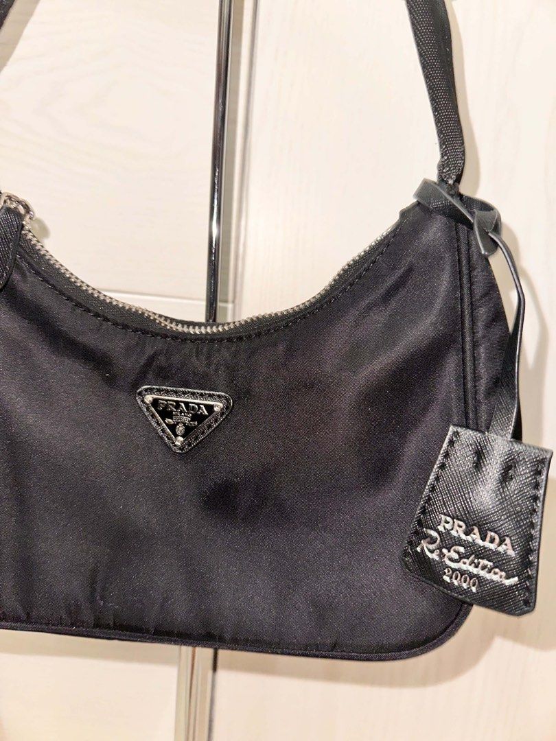 Prada shoulder bag (Category: Shoulder Bags) located in Surigao. Submitted by luxxbytm.ph (Listing ID 1465023854, Image 3). Description: .