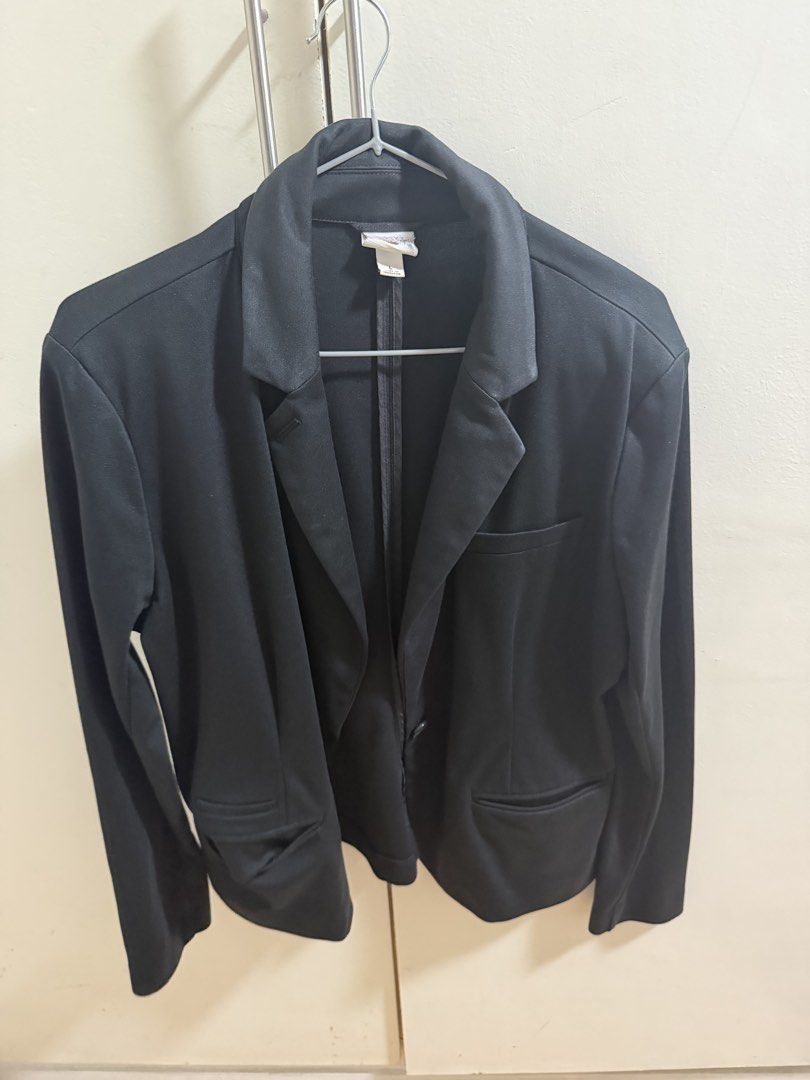 Pre loved blazer (Category: Coats, Jackets and Outerwear) located in Santa Rosa. Submitted by carou52874 (Listing ID 1465081234, Image 2). Description: .