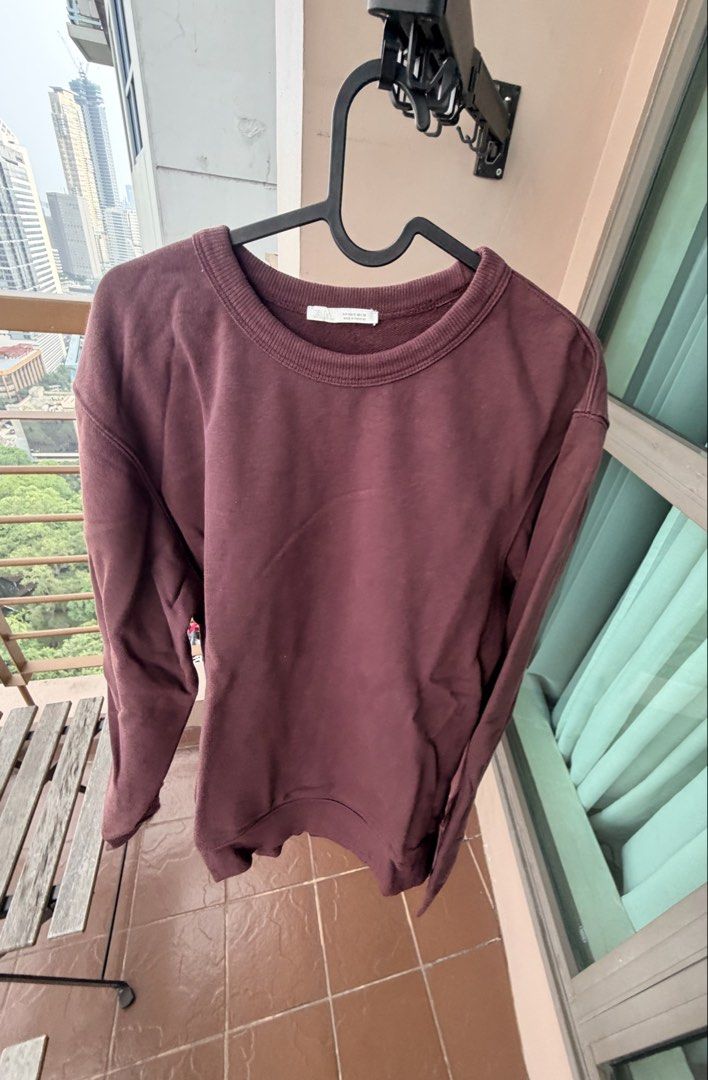 Pre owned Zara Sweatshirts (Category: Coats, Jackets and Outerwear) located in Makati City. Submitted by myshopmyhome (Listing ID 1465014845, Image 1). Description: Pre owned my Zara Sweatshirts size small (W 21 x 23.5L inches) fall winter 2025 100% authentic Used only once during my travel to U.S. no issues P800 plus shipping For pick up Legaspi Village, Makati For delivery lalamove or LBC Dm or txt 0917-8316154.