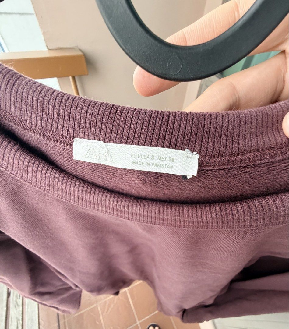 Pre owned Zara Sweatshirts (Category: Coats, Jackets and Outerwear) located in Makati City. Submitted by myshopmyhome (Listing ID 1465014845, Image 3). Description: Pre owned my Zara Sweatshirts size small (W 21 x 23.5L inches) fall winter 2025 100% authentic Used only once during my travel to U.S. no issues P800 plus shipping For pick up Legaspi Village, Makati For delivery lalamove or LBC Dm or txt 0917-8316154.