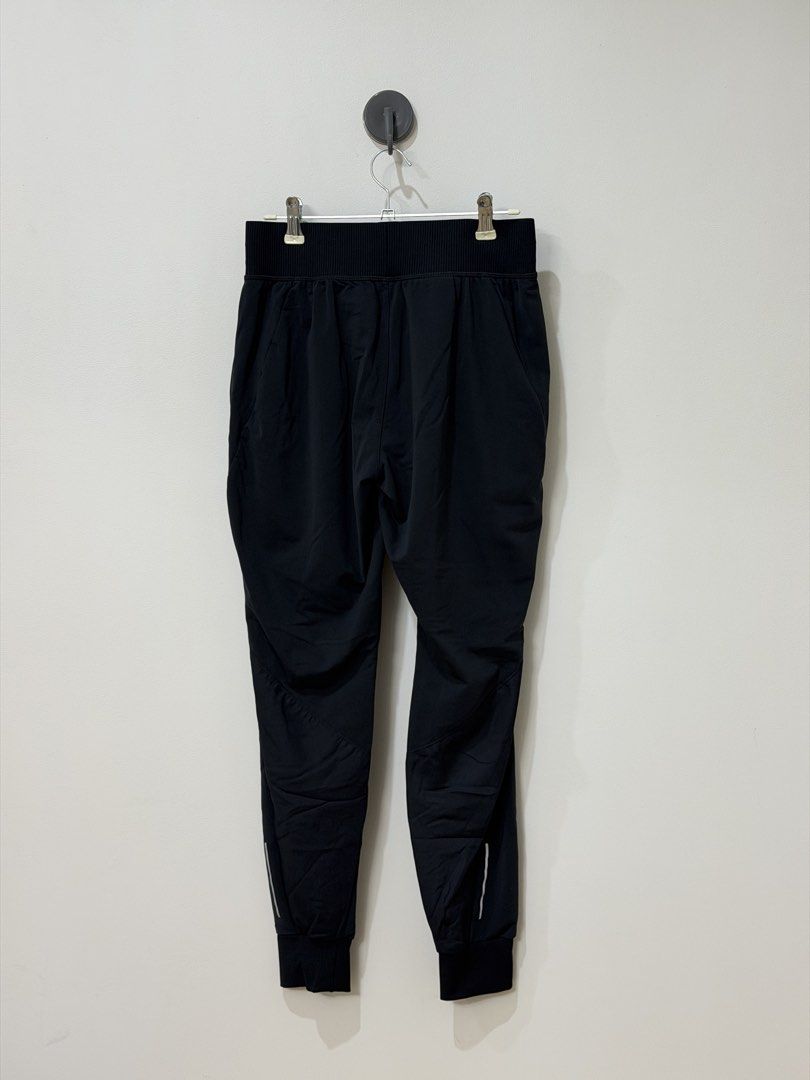 Preloved ★ NIKE Dri-Fit Joggers (Category: Activewear) located in San Juan City. Submitted by curated.club (Listing ID 1465076612, Image 2). Description: ★ please read bio before ordering ★ actual item color may differ slightly due to lighting and screen settings ★ cut tags ★ small stain by the right pocket (see photo 04).