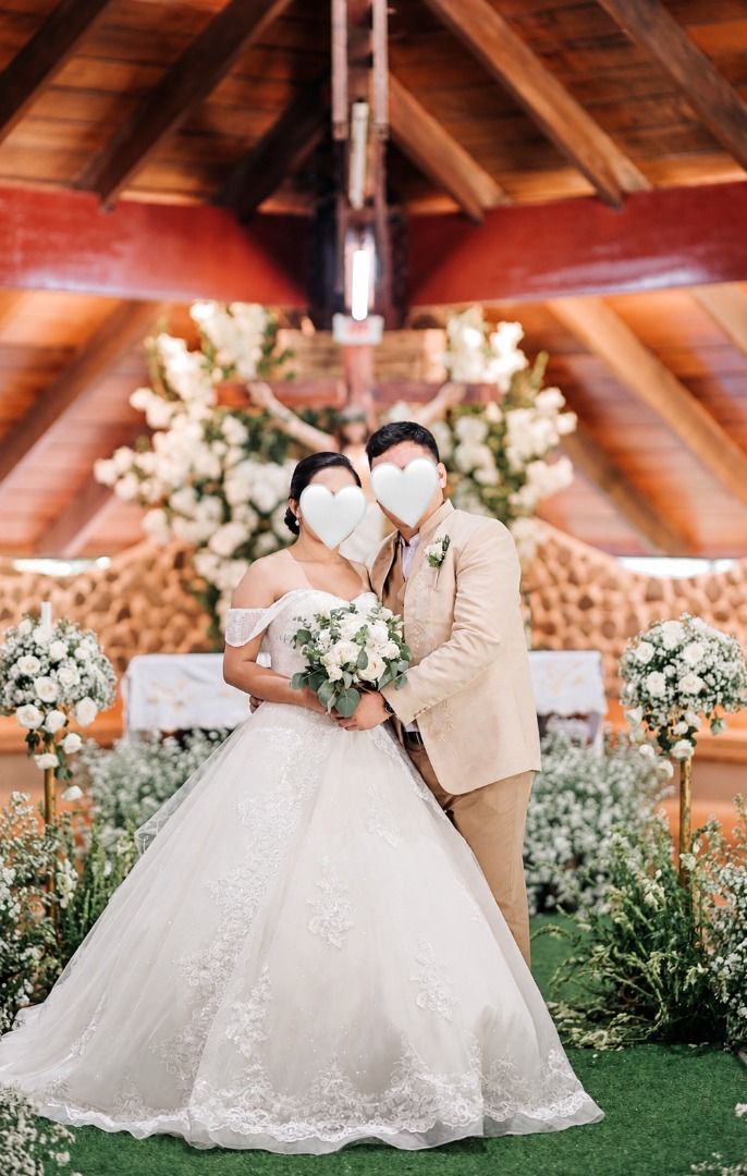 Pre-Loved Ivory Wedding Gown (Category: Evening dresses & gowns) located in Manila. Submitted by marianne2020 (Listing ID 1465087530, Image 1). Description: FOR SALE 🤍 Wedding Gown Elegant ivory wedding gown with beautiful beadwork, lace details, removable off-shoulder sleeves, and a long train. Classic ball-gown style with a timeless bridal look. ✨ Beaded details ✨ Lace accents ✨ Removable off-shoulder sleeves ✨ Long train ✨ Petticoat included 