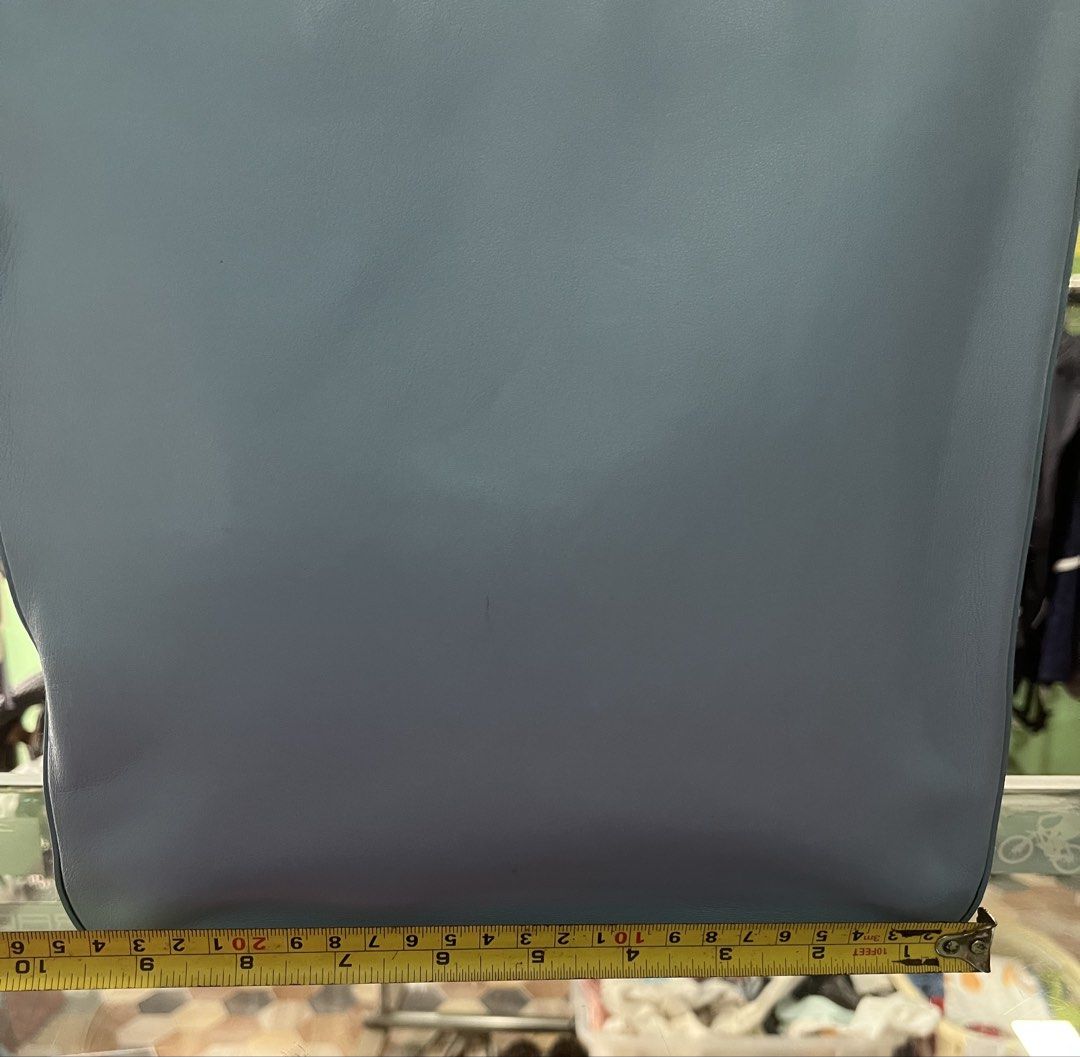 Preloved Ralph Lauren Tote Bag (Category: Luxury Bags & Wallets) located in Iloilo. Submitted by preciousgems_collection (Listing ID 1465045237, Image 3). Description: Preloved.