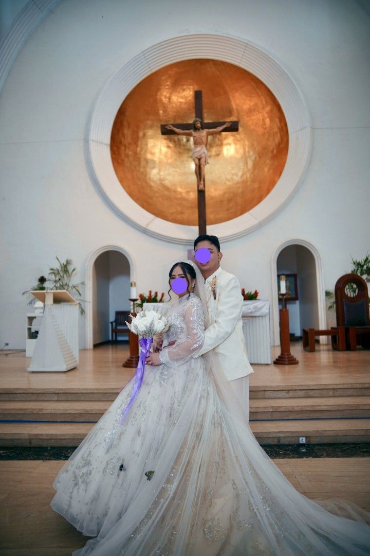Preloved Sparkly Princess Wedding Gown | Long Train | Worn Once (Category: Evening dresses & gowns) located in Cavite. Submitted by dee.fama (Listing ID 1465145313, Image 1). Description: ✨ PRELOVED WEDDING GOWN + FREE BRIDAL ACCESSORIES - WORN ONCE ✨ Letting go of my beautiful wedding gown. Perfect for brides looking for a sparkly princess/ball gown with a dramatic long train at a more affordable price. Ready to make another bride feel beautiful
