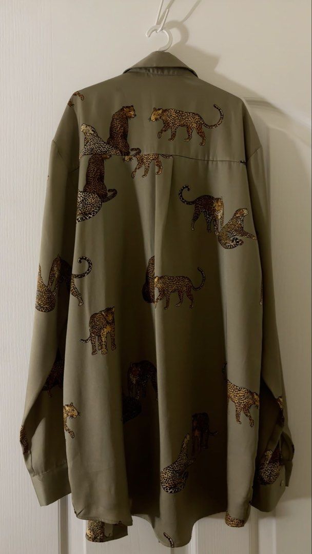 PRELOVED Zara Button-Up Shirt (Category: Shirts) located in Manila. Submitted by chinnmy (Listing ID 1465019645, Image 3). Description: - mint condition - complete tags with extra button .
