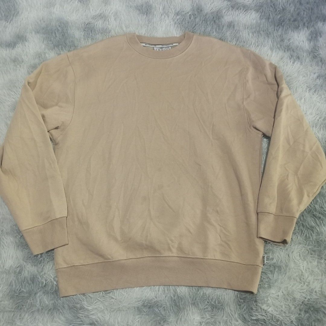 Proclub jacket khaki (Category: Activewear) located in Cebu City. Submitted by sukitriftshop474747 (Listing ID 1465129168, Image 1). Description: Excellent condition No issue Size Medium 22x28 Colorate 9.5/10 Authentic.
