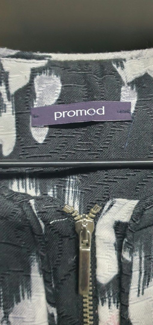 Promod Black and White Abstract Pattern Zip Jacket (Category: Coats, Jackets and Outerwear) located in Manila. Submitted by apoltree (Listing ID 1465019711, Image 3). Description: - Brand: Promod - Size: EUR 36 / UK 8 - Design: Black, white, and pink abstract pattern with textured fabric - Features: Full zip closure, round neckline, convenient front pockets, and pink inner lining - Condition: Great layering piece for cooler days.