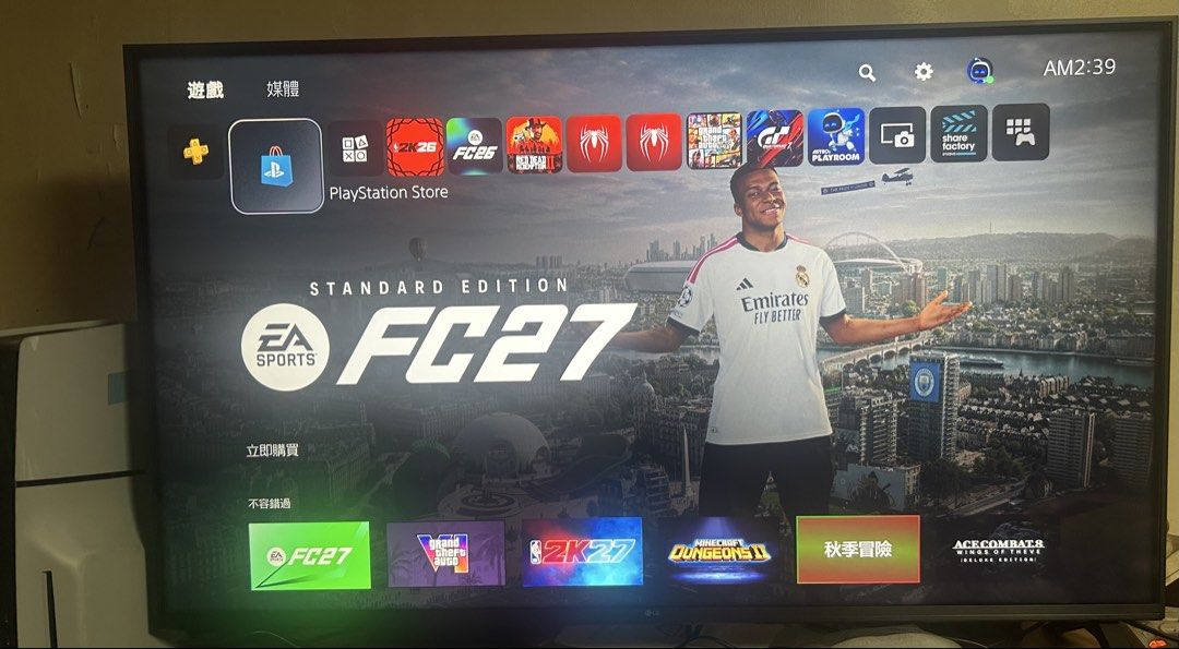PS5 主機連電視 送G29軚盤 （分類：PlayStation）位於 Hong Kong。 由 ko111 提交（商品編號 1465045668，圖片 2）。簡介： 放PS5主機光碟版(已售） 43吋電視（$1800） G29軚盤（$500） 平時少玩，因移民而出售 有興趣PM傾。。