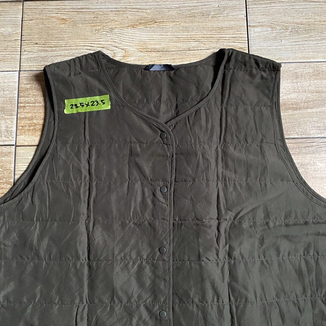 Puffer Vest (Category: Coats, Jackets and Outerwear) located in Manila. Submitted by ukay2world (Listing ID 1465011216, Image 2). Description: condition: 10/10 issue/s: size: small to medium description: (dm me for more details and inquiries) PLEASE READ THE FF. ♻️ check green tag for dimensions ♻️ no meetups ♻️ color may vary due to lighting. ♻️ reservations only last for 1-2 days. ♻️ ask all you want to know because strictly no refunds. ♻️ plea