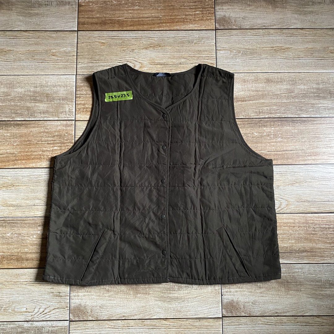 Puffer Vest (Category: Coats, Jackets and Outerwear) located in Manila. Submitted by ukay2world (Listing ID 1465011216, Image 1). Description: condition: 10/10 issue/s: size: small to medium description: (dm me for more details and inquiries) PLEASE READ THE FF. ♻️ check green tag for dimensions ♻️ no meetups ♻️ color may vary due to lighting. ♻️ reservations only last for 1-2 days. ♻️ ask all you want to know because strictly no refunds. ♻️ plea