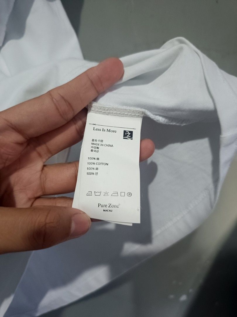 PUREZONE MACAU PLAIN WHITE SHIRT (Category: Formal Shirts) located in Manila. Submitted by superdex29 (Listing ID 1465033904, Image 3). Description: PUREZONE MACAU SIZE ‎L(25X28) NEGOTIABLE.