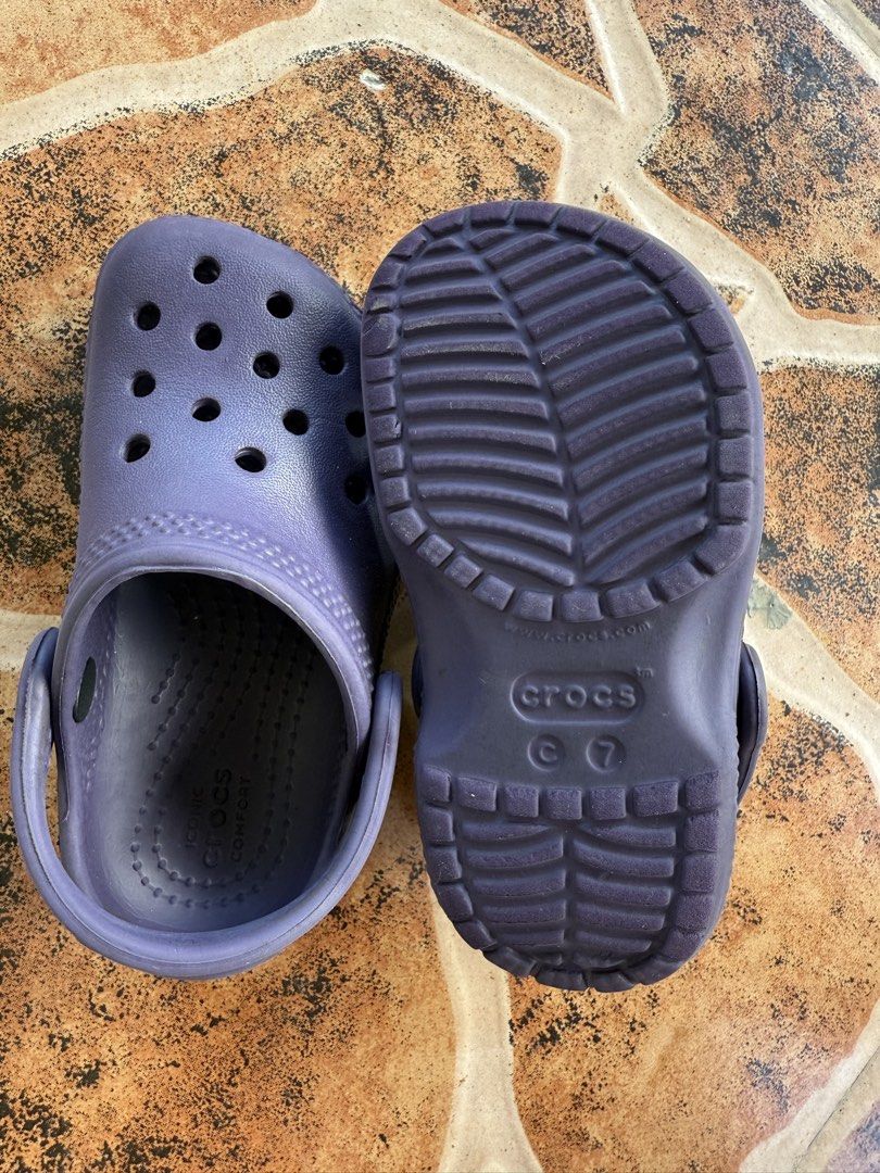 Purple Crocs Classic Clog C7 (Category: Babies & Kids Fashion) located in Pasig City. Submitted by christinevino (Listing ID 1465031812, Image 3). Description: - Brand/Model: Crocs Classic Clogs - Color: Solid Purple - Size: Kids C7 - Condition: Good grip remaining on soles - Comfort: Iconic Crocs cushioning with breathable ventilation ports - Versatility: Convertible heel straps for secure fit or slide wear.