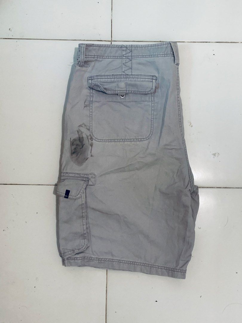 Quiksilver Cargo Jorts (Category: Shorts) located in Calapan. Submitted by yodre (Listing ID 1465078183, Image 2). Description: Quiksilver Cargo Jorts For big boys! Waist - 42 Length - 23 Issue: Washable stains, missing main button (may extra sa washtag), damaged button sa lower right pocket. MOP: Gcash (Payment first) Location: Oriental Mindoro.
