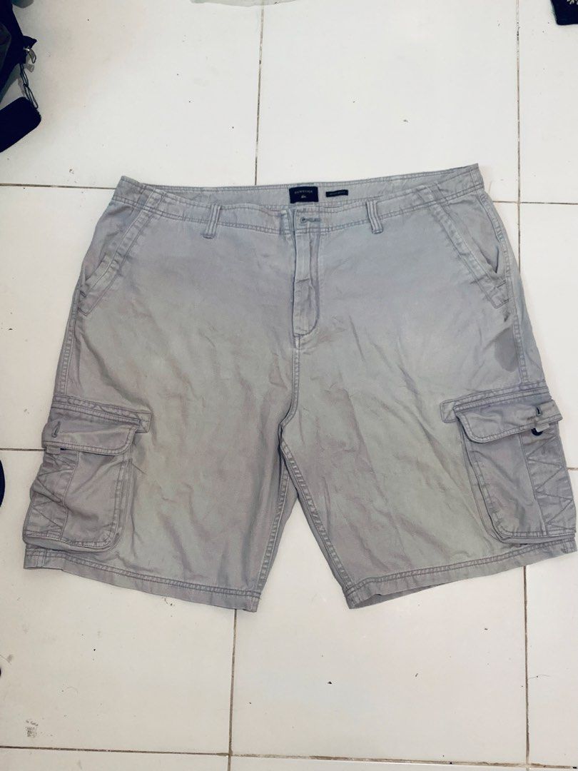 Quiksilver Cargo Jorts (Category: Shorts) located in Calapan. Submitted by yodre (Listing ID 1465078183, Image 1). Description: Quiksilver Cargo Jorts For big boys! Waist - 42 Length - 23 Issue: Washable stains, missing main button (may extra sa washtag), damaged button sa lower right pocket. MOP: Gcash (Payment first) Location: Oriental Mindoro.