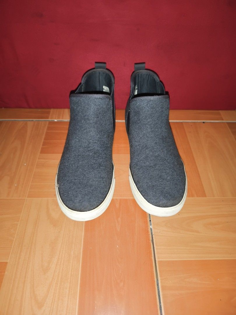 Ralph Lauren Chelsea Boots (Category: Sneakers & Footwear) located in Agdangan. Submitted by den_sells (Listing ID 1465080643, Image 1). Description: - Ralph Lauren Chelsea Boots - Color Grey - Carlee Jodpher Model - As is RULES: ❌ COD ✅ FIRST PAY BASIS ✅ MINE NOW = PAY NOW ✅ 2 DAY RESERVATION, IF UNPAID = RESERVATION IS VOID LOCATION: Laguna SHIPPING: J&T Express Philippines.