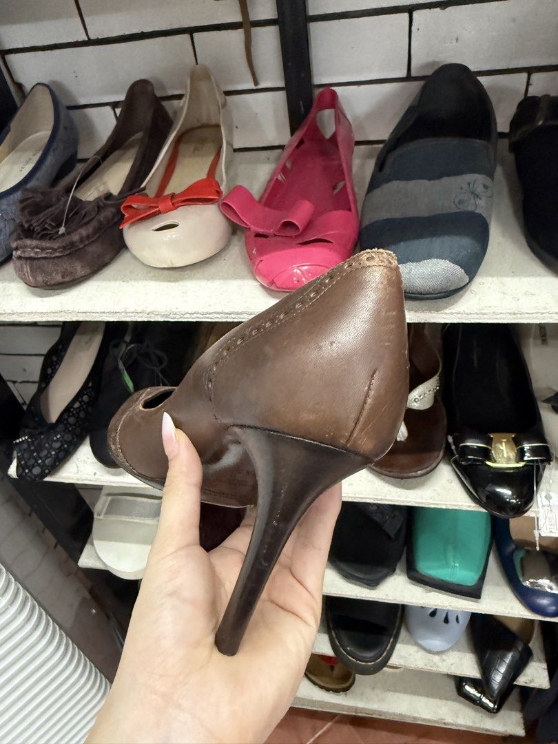 Ralph Lauren Collection Brogue Heels Size 8.5B (Category: Heels) located in Manila. Submitted by fastlion.584bdf (Listing ID 1465068746, Image 3). Description: - Brand: Ralph Lauren - Style: Brown leather heels with brogue detailing and almond toe - Size: 8.5B (Made in Italy) - Features: High heel design and signature purple branded insole - Condition: Leather soles show visible wear from previous use; upper in great shape - Perfect for: Workwear