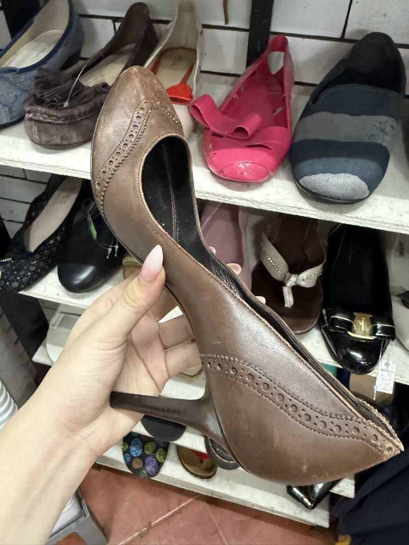 Ralph Lauren Collection Brogue Heels Size 8.5B (Category: Heels) located in Manila. Submitted by fastlion.584bdf (Listing ID 1465068746, Image 1). Description: - Brand: Ralph Lauren - Style: Brown leather heels with brogue detailing and almond toe - Size: 8.5B (Made in Italy) - Features: High heel design and signature purple branded insole - Condition: Leather soles show visible wear from previous use; upper in great shape - Perfect for: Workwear