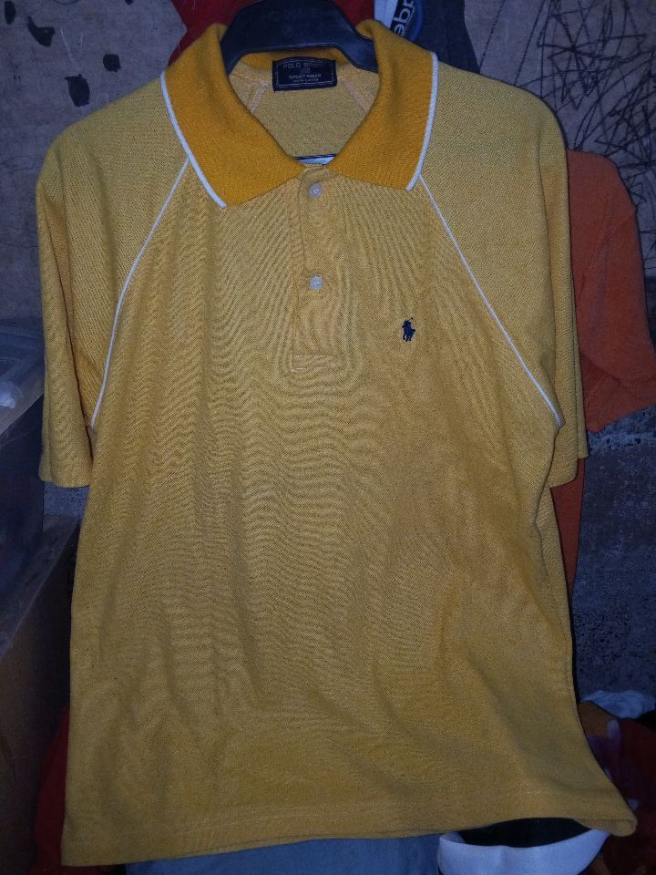 ralph Lauren polo 21×27 (Category: Activewear) located in Manila. Submitted by fordy_420 (Listing ID 1465024667, Image 3). Description: .
