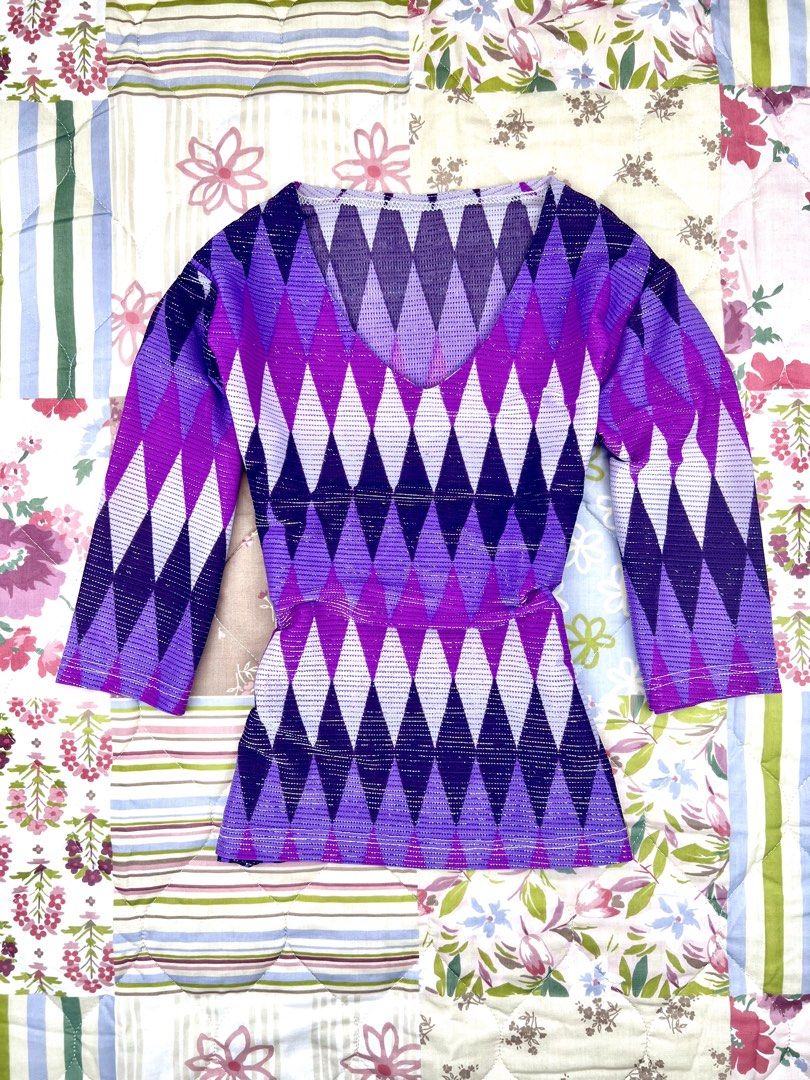 Random Metallic Argyle Diamond Top (Category: Longsleeves) located in Angeles City. Submitted by fruits.ph (Listing ID 1465034766, Image 1). Description: Measurements B:15” W:13” L:19.5” Sleeve Length: 12”(from tip of shoulder to sleeve hem) Size on Tag: ❌ Best Fit: S-M *Flat lay measurements* Mannequin Size: M (34”; 25”) Color Rate: 10/10 Flaws: None Fabric Type: Mesh/ Stretchable Fabric ***Color may vary due to lighting. This item is properly w