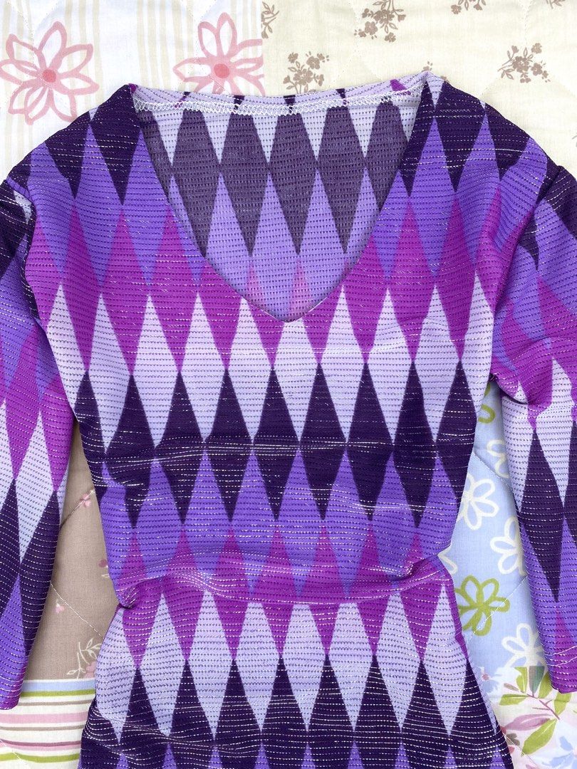 Random Metallic Argyle Diamond Top (Category: Longsleeves) located in Angeles City. Submitted by fruits.ph (Listing ID 1465034766, Image 3). Description: Measurements B:15” W:13” L:19.5” Sleeve Length: 12”(from tip of shoulder to sleeve hem) Size on Tag: ❌ Best Fit: S-M *Flat lay measurements* Mannequin Size: M (34”; 25”) Color Rate: 10/10 Flaws: None Fabric Type: Mesh/ Stretchable Fabric ***Color may vary due to lighting. This item is properly w