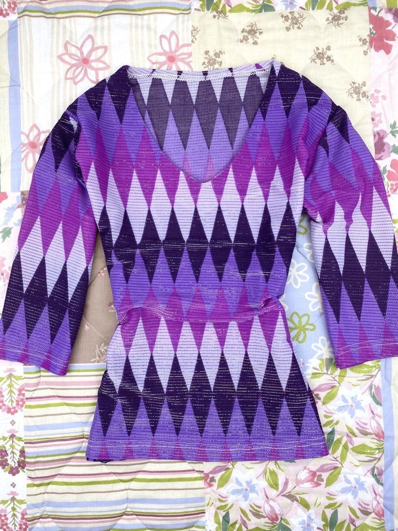Random Metallic Argyle Diamond Top (Category: Longsleeves) located in Angeles City. Submitted by fruits.ph (Listing ID 1465034766, Image 2). Description: Measurements B:15” W:13” L:19.5” Sleeve Length: 12”(from tip of shoulder to sleeve hem) Size on Tag: ❌ Best Fit: S-M *Flat lay measurements* Mannequin Size: M (34”; 25”) Color Rate: 10/10 Flaws: None Fabric Type: Mesh/ Stretchable Fabric ***Color may vary due to lighting. This item is properly w