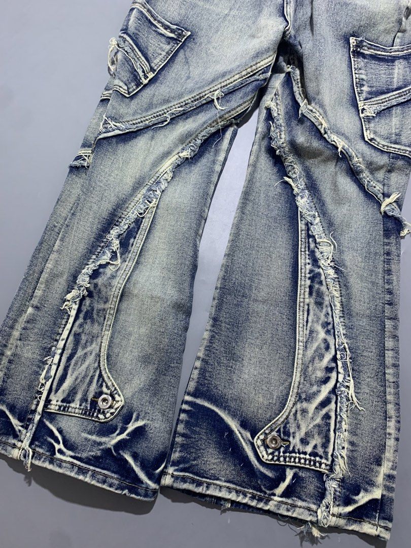 Random Y2K Flared Pants (Category: Jeans) located in Mabalacat. Submitted by thrift_trap (Listing ID 1465132904, Image 3). Description: Waist: 34 Length: 41 Leg opening: 11 Condition: Excellent Issue (s): None Color rate: 9.5/10 Complete tags🏷️ Color may vary due lighting‼️.