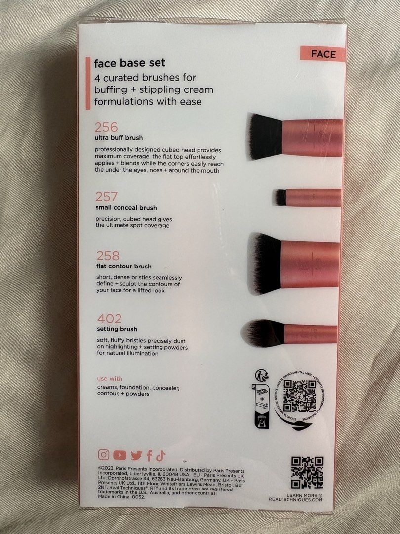 Real Techniques Brushes (Category: Makeup) located in Taguig. Submitted by junamee (Listing ID 1465145966, Image 2). Description: 256 Ultra Buff and 258 Flat Contour brushes Never used.
