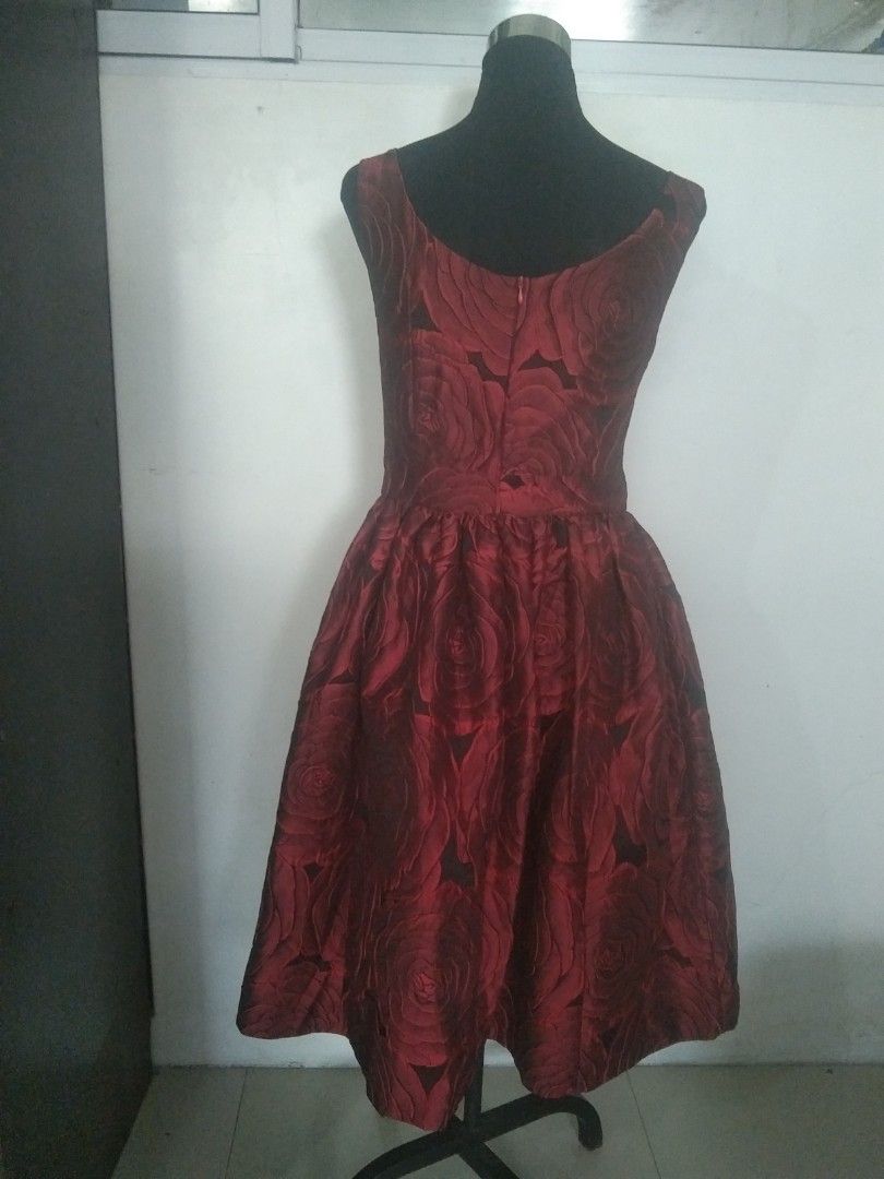 Red floral dress (Category: Dresses) located in San Fernando. Submitted by kitkat.astina (Listing ID 1465022813, Image 3). Description: like new not used in vgc tape measurements front: bust: 16.5 inches waist: 15 inches length: 30 invhes.