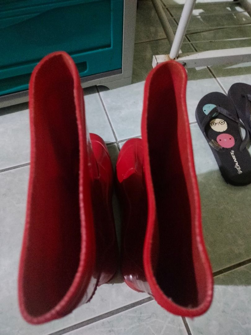 Red Rain Boots Size 9 Rubber Boots (Category: Boots) located in San Pedro. Submitted by leviandmillie (Listing ID 1464972124, Image 1). Description: ‼️PICK UP ONLY‼️ ‼️Kindly read all the information.‼️ 💰Selling Price: ₱100 DETAILS: • Size 9 clearly marked on the outsole • Red tall rain boots • Pull-on design • Waterproof-style molded construction • Rounded toe • Raised heel • Deep patterned outsole for grip • R and L markings on soles • Number 