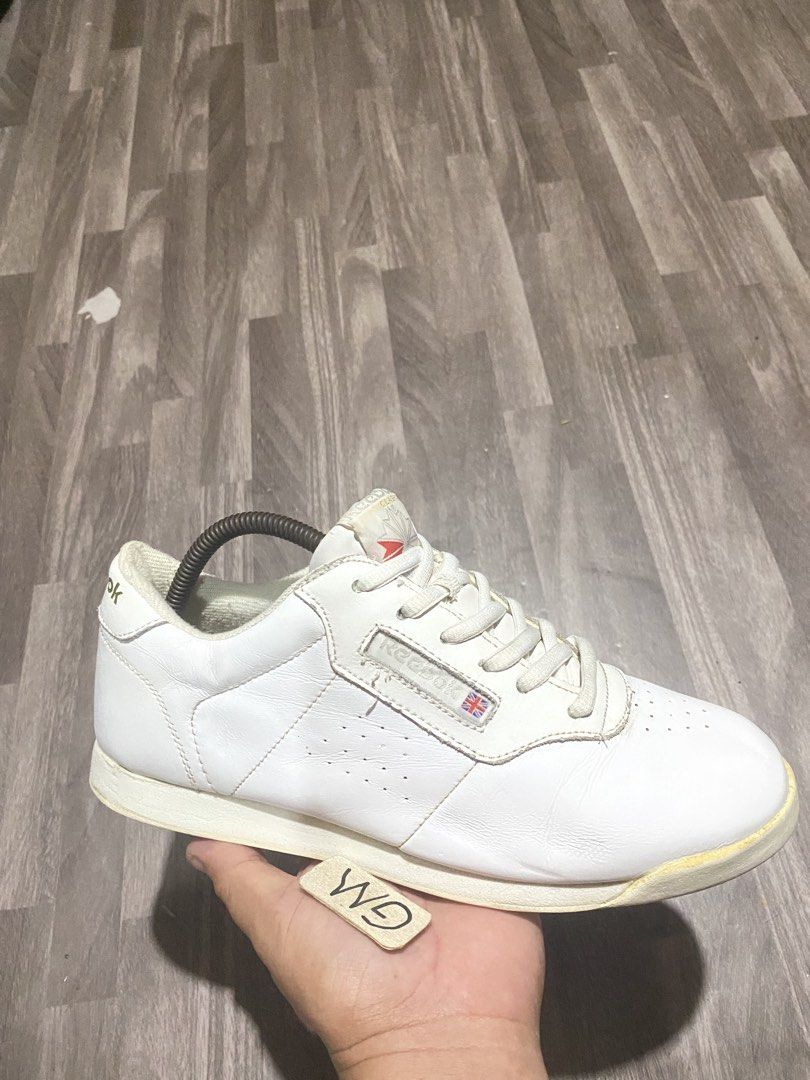 Reebok Classic (Category: Sneakers) located in Cebu City. Submitted by freemoon.b85e0c (Listing ID 1465159111, Image 2). Description: Reebok Classic Unisex/2nd hand Size 8 us/9 uk/41 euro/26 cm Price 750 plus sf Good condition.