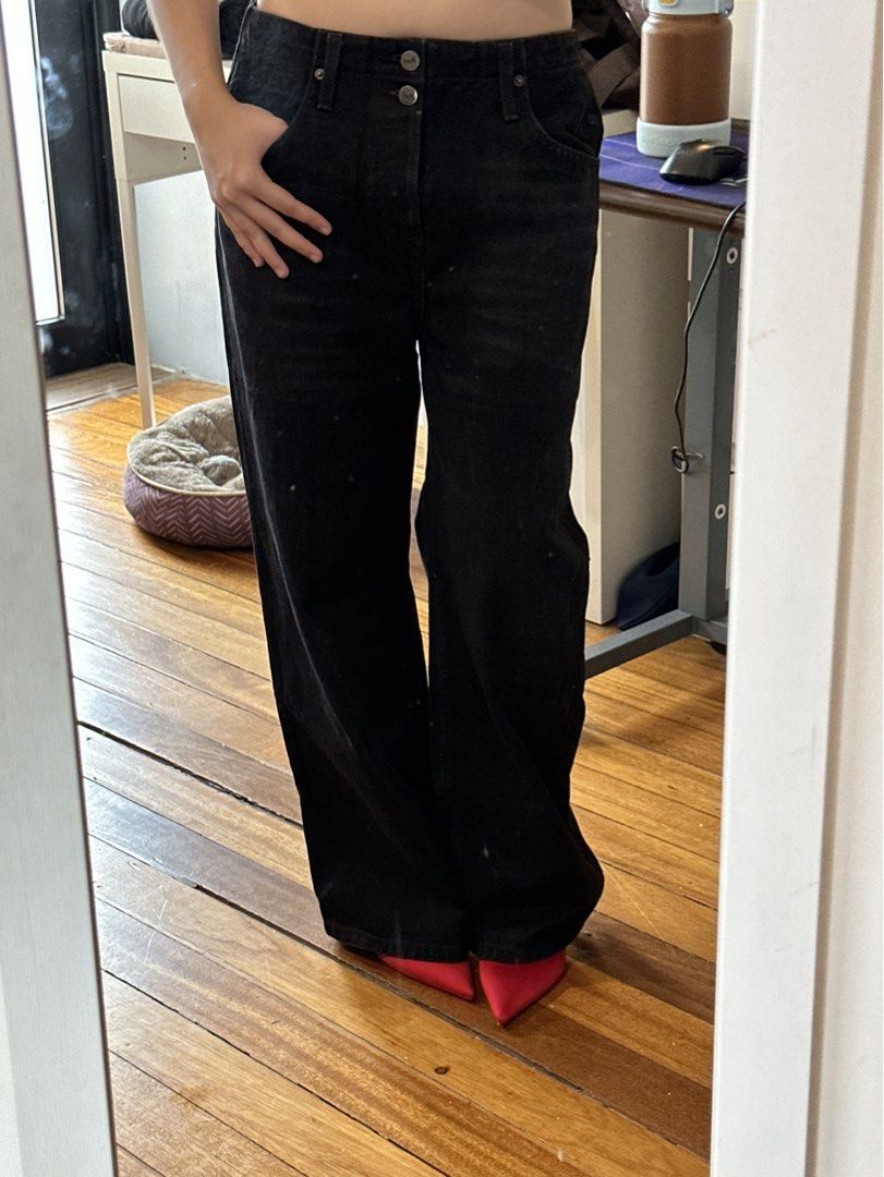 Reformation Baggy Jeans (Category: Jeans) located in Paranaque City. Submitted by celinegab (Listing ID 1465032430, Image 2). Description: Can fit waistline 26-28.