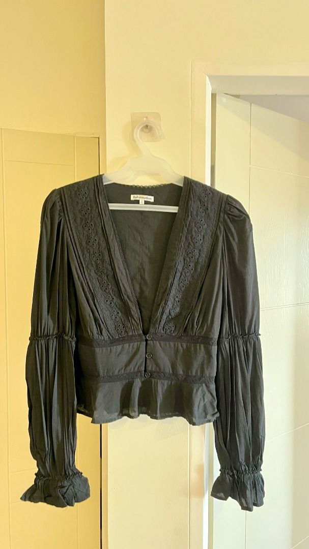 Reformation Black Meadowlark Top / US 2 (Category: Longsleeves) located in Pasig City. Submitted by precipitation_ (Listing ID 1464995908, Image 1). Description: DETAILS • Brand: Reformation • Style: Meadowlark Top • Size: 2 • Color: Black • Original price: ₱6,800 • Worn 2x • Condition: Like New PAYMENT GCash / BPI / BDO / MariBank 📦 Shipping via courier, shouldered by buyer. 📍 Location: Allegra Residences, Pasig City Preloved item. Please chec