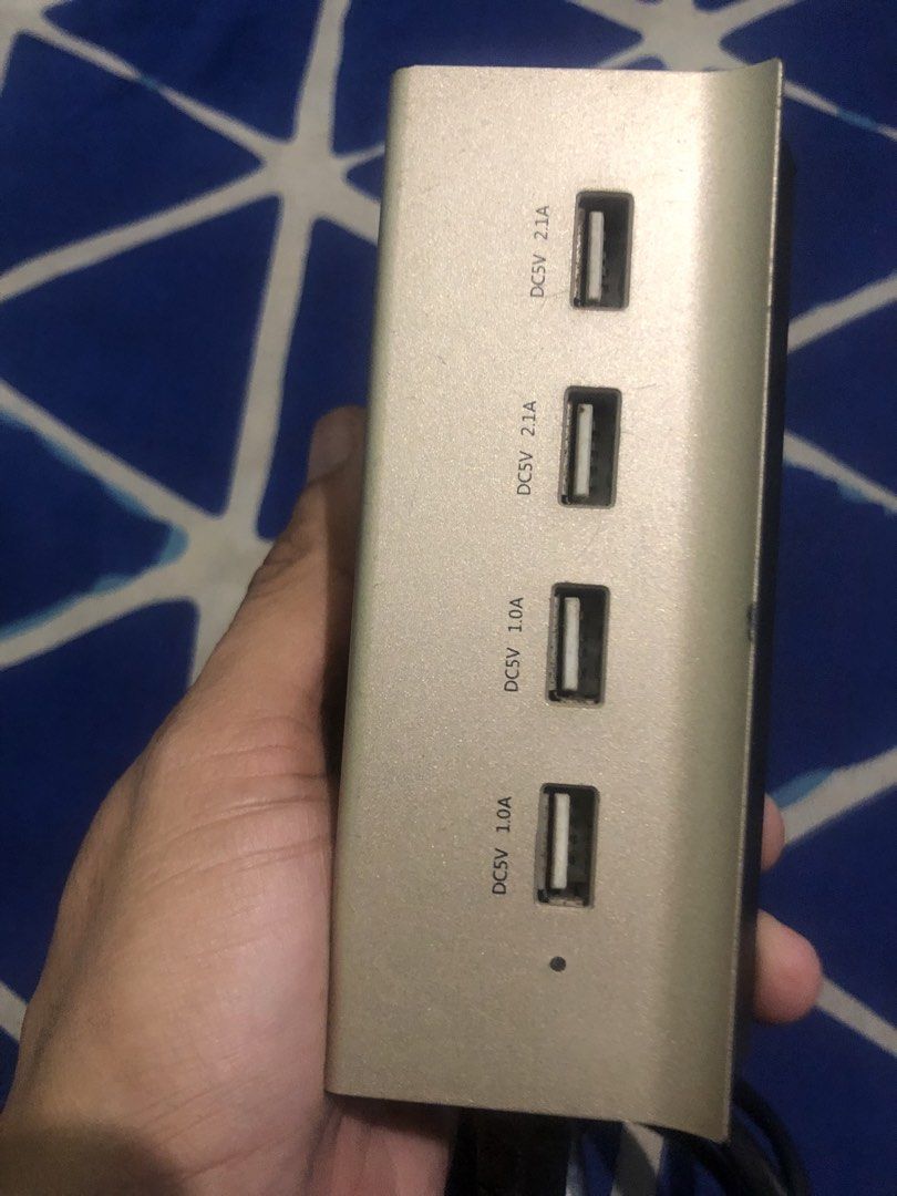 Remax Multi USB power hub (Category: Chargers & Cables) located in Quezon City. Submitted by markgolveo (Listing ID 1465034363, Image 2). Description: Remax Multi USB power hub.