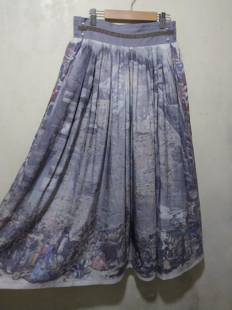 Renaissance Print Pleated maxi Skirt (Category: Skirts) located in Manila. Submitted by PrinceDani.Clothing (Listing ID 1465105162, Image 1). Description: Renaissance print pleated maxi skirt Size 28-32in waist 36.5in length excellent condition .