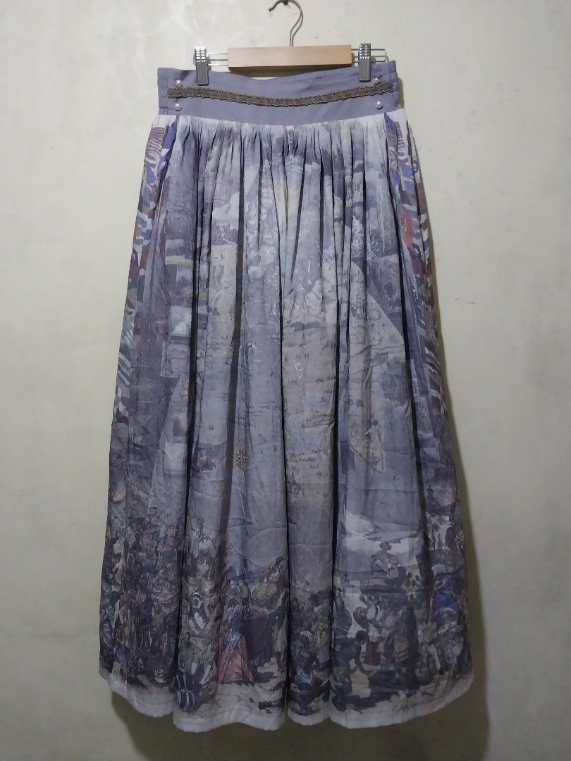 Renaissance Print Pleated maxi Skirt (Category: Skirts) located in Manila. Submitted by PrinceDani.Clothing (Listing ID 1465105162, Image 3). Description: Renaissance print pleated maxi skirt Size 28-32in waist 36.5in length excellent condition .