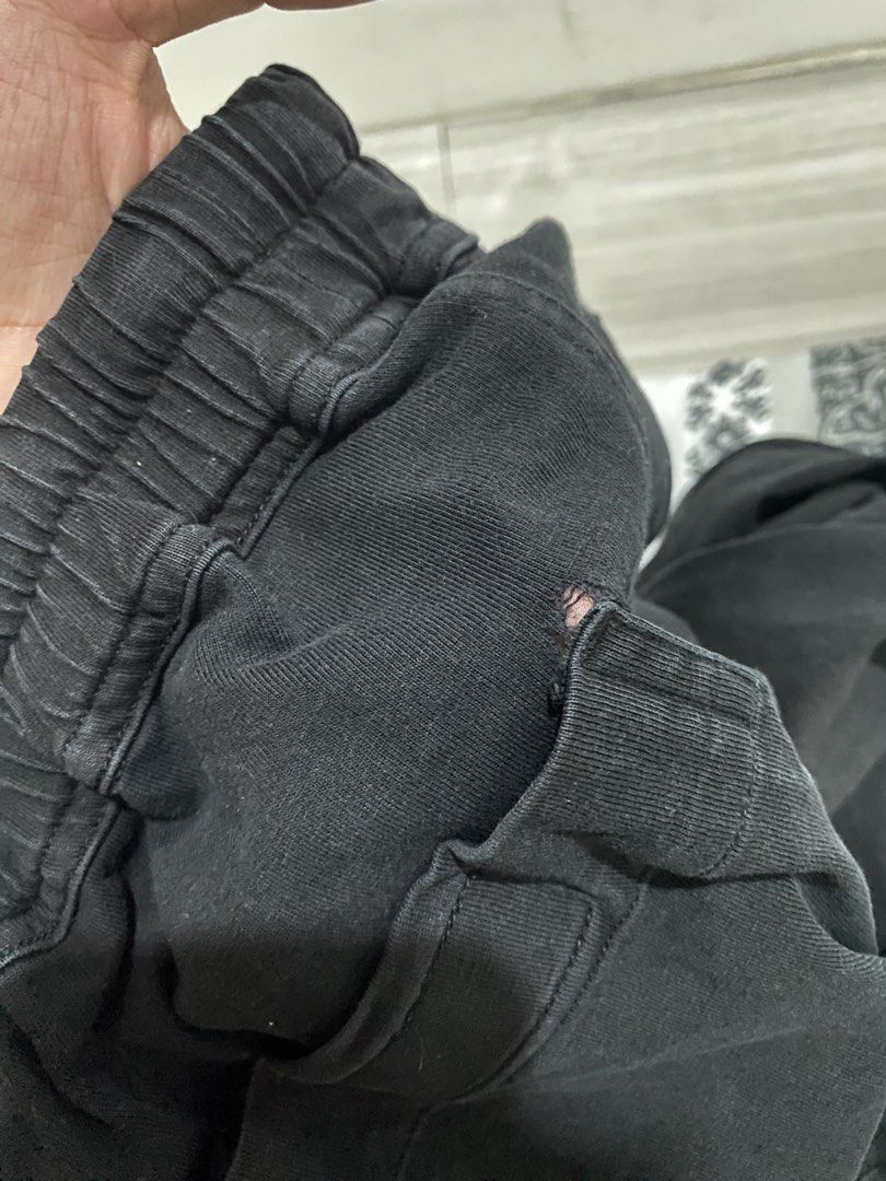 Rick owens (Category: Chinos) located in Manila. Submitted by vizcarrach03925 (Listing ID 1465102485, Image 3). Description: .