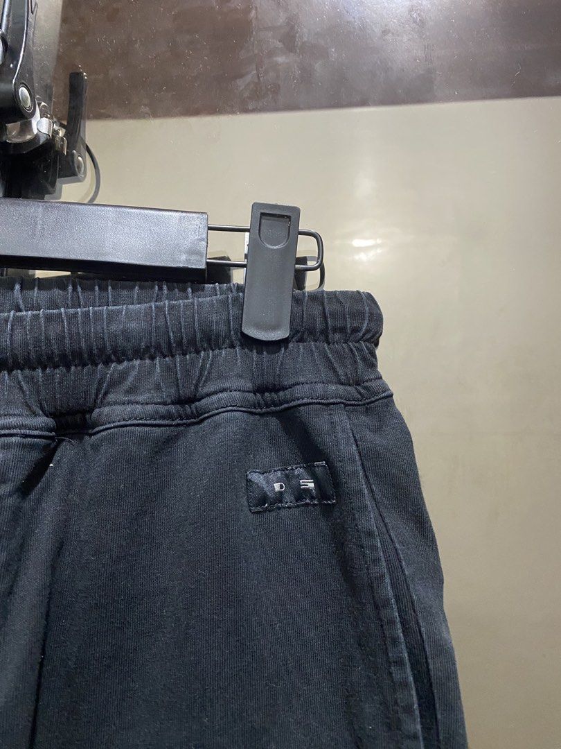 Rick owens (Category: Chinos) located in Manila. Submitted by vizcarrach03925 (Listing ID 1465102485, Image 2). Description: .