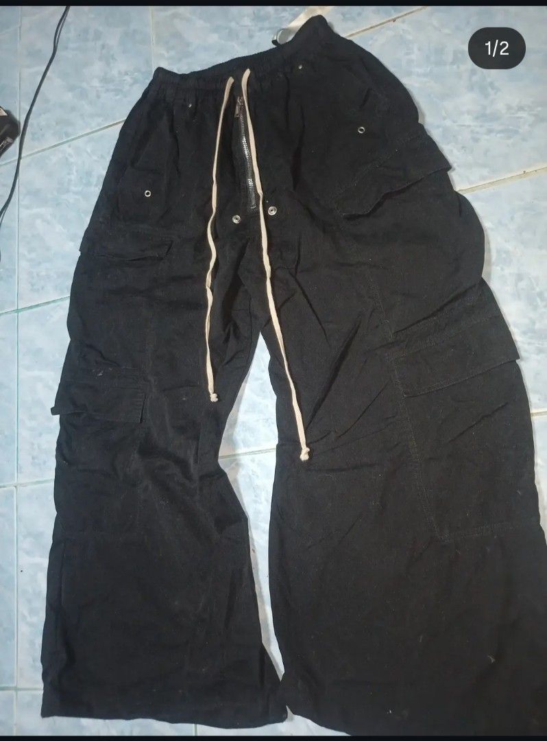 Rick Owens Bela Cargos Jumbo (Category: Joggers) located in San Mateo. Submitted by psgout (Listing ID 1465084789, Image 1). Description: RICK OWENS BELA CARGOS JUMBO (OFF NO TAGS) FREE SIZE UP TO 38 LENGTH 41 (ALTERED) DM FOR MORE DETAILS ₱2000 FREE SHIPPING .