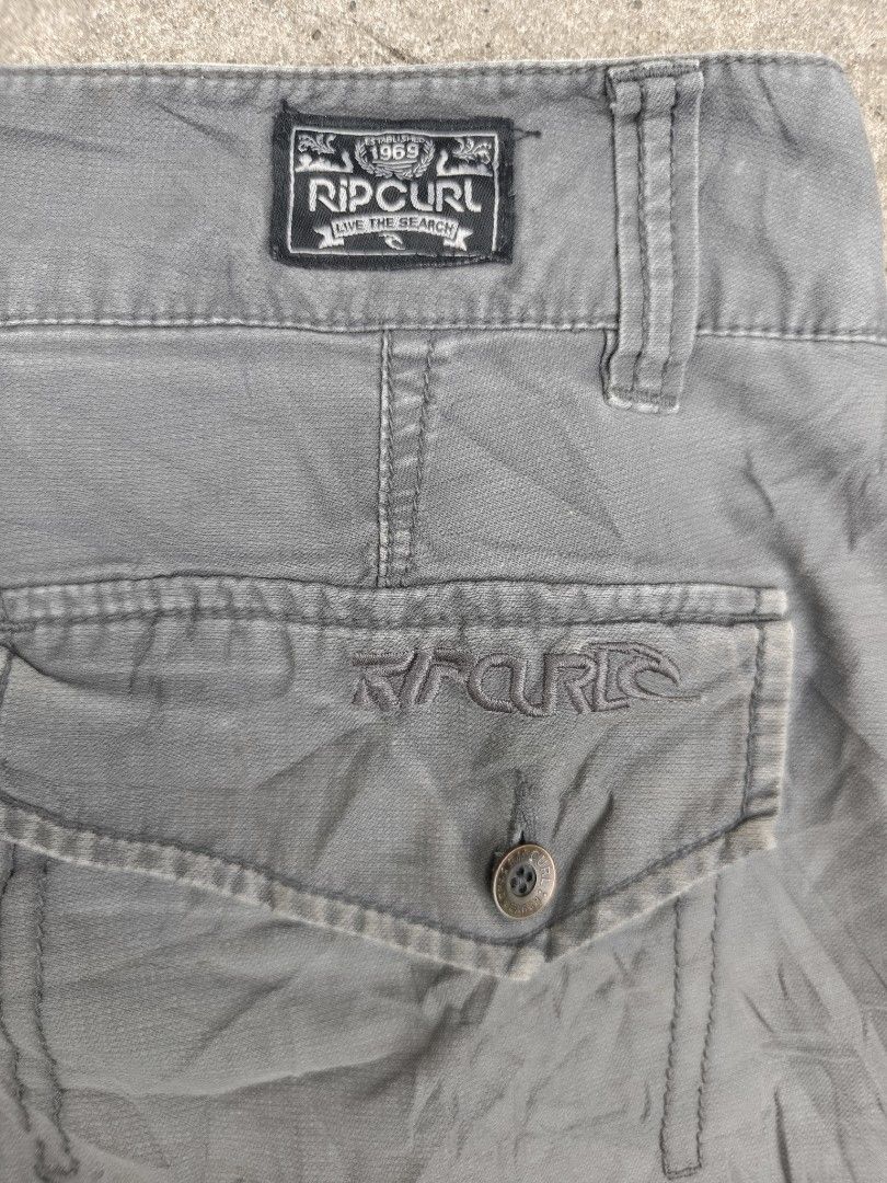 Ripcurl cargo shorts (Category: Shorts) located in Santa Cruz. Submitted by lesterpogs30 (Listing ID 1465000756, Image 3). Description: ripcurl cargo shorts excellent condition size 34 on tag.
