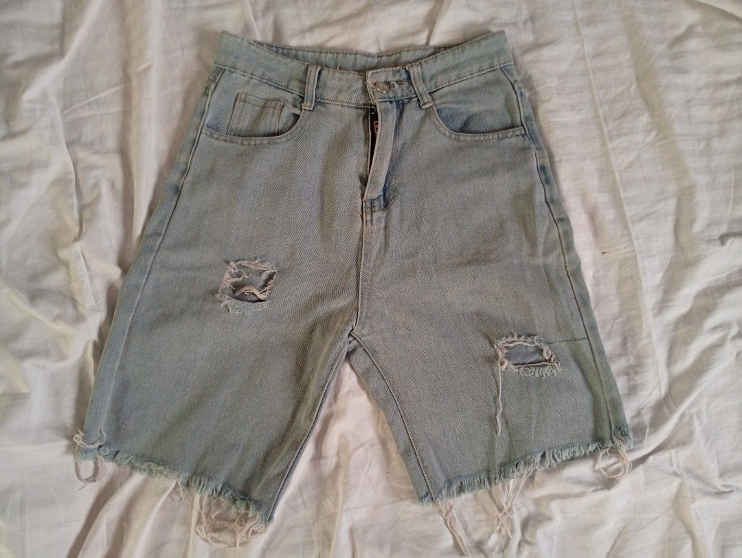 Ripped Jorts (Category: Jeans) located in Santa Maria. Submitted by itsmacmacky (Listing ID 1465159403, Image 1). Description: Ripped Jorts - Size 28–29 Brand: None Size: 28–29 Measurements: underknee Details: Light wash denim jorts / shorts Distressed/ripped details on front Frayed hem for a vintage look 5-pocket design Button and zipper closure Good condition.