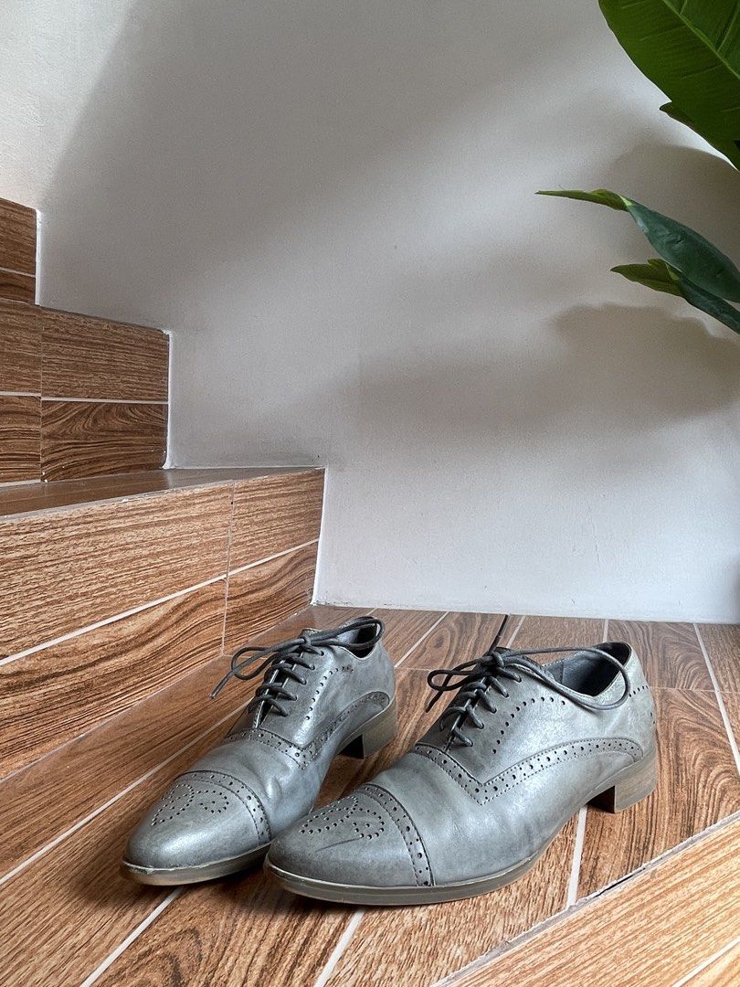 Rococo Gray Sandals (Category: Dress Shoes) located in Bulacan. Submitted by johnivanqu27099 (Listing ID 1465008671, Image 1). Description: Rococo Gray Sandals • Size: EU 39 • Style: Classic • Color: Gray ₱999.