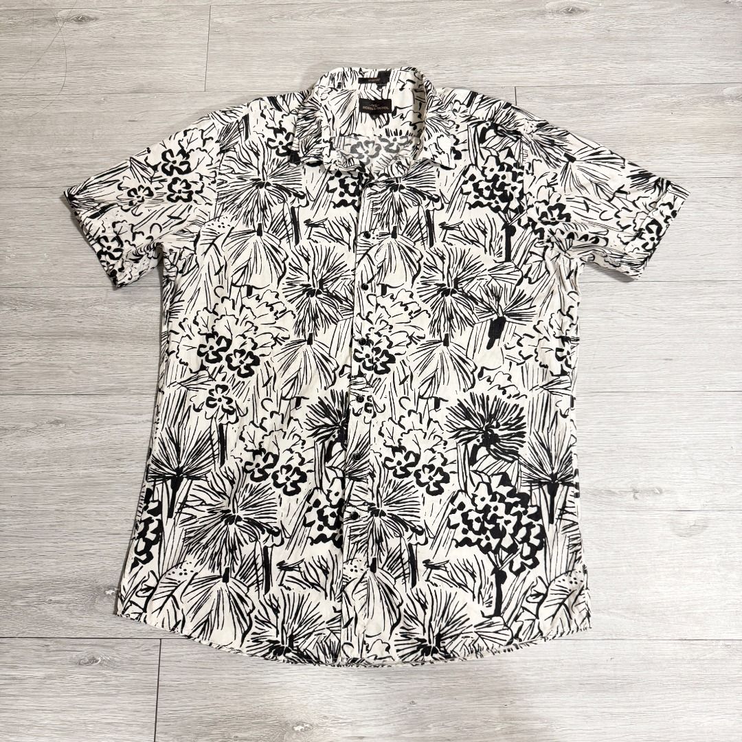 Rodd & Gunn Hawaiian Button Down Polo (Category: Formal Shirts) located in Manila. Submitted by destashedmnl2 (Listing ID 1465040129, Image 1). Description: 💫 FREE SHIPPING WITHIN METRO MANILA 💫 (₱500 & up worth of purchase via J&T) ✨ Size: L-XL ✨ Measurement: W- 22" L- 30" 🩶 Message me for more info/photos. 😊 🩶 MOP: BDO/BPI/GCASH/GOTYME 🩶 MOD: -Lalamove (Same Day Delivery: Metro Manila and nearby provinces) -J&T ; starts at ₱50 sf (Metro M