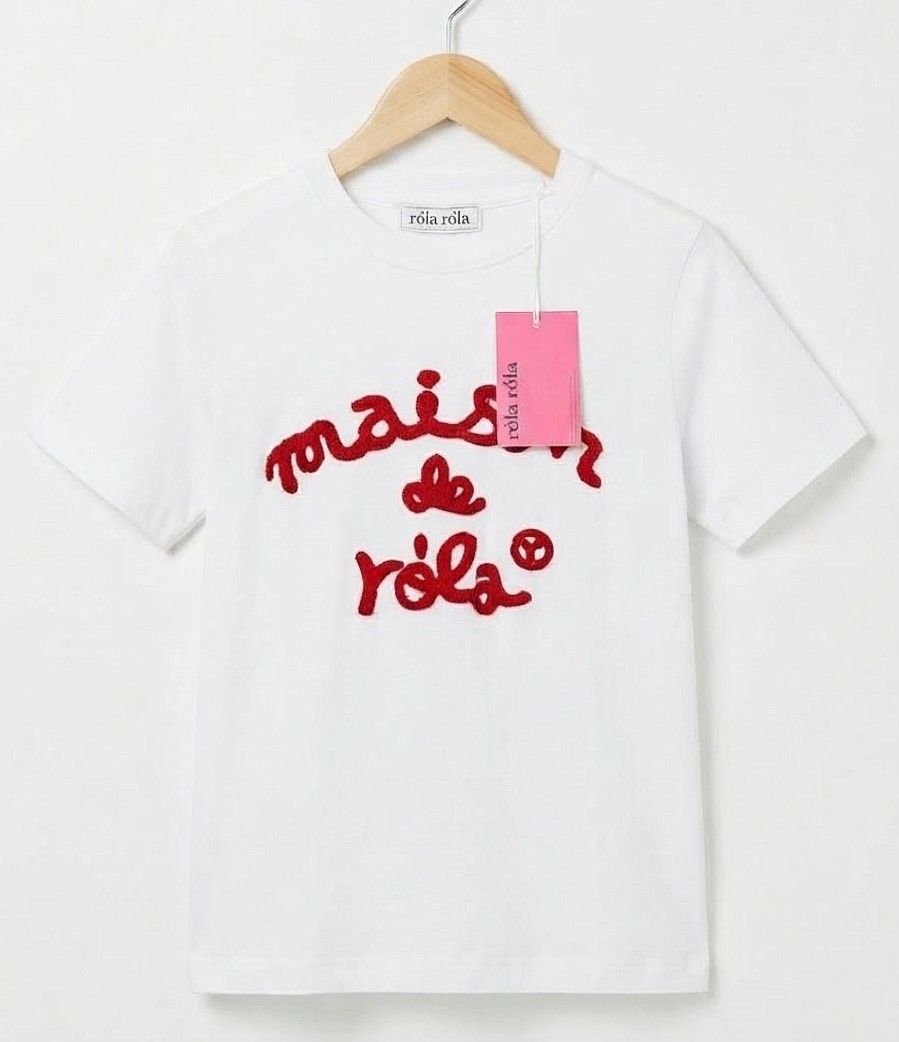 Rola Maison Embroidered Tops (Category: Others Tops) located in Quezon City. Submitted by panapton.ph (Listing ID 1465133658, Image 2). Description: -FLASH SALE ONLY 300 -BRANDNEW COTTON TOPS -SIZE 34 stretch upto 44BUST -22INCH length -Color White -Actual item post -Design: Short-sleeve crewneck tee with textured "maison de rôla" lettering. ​Material: 100% soft cotton.