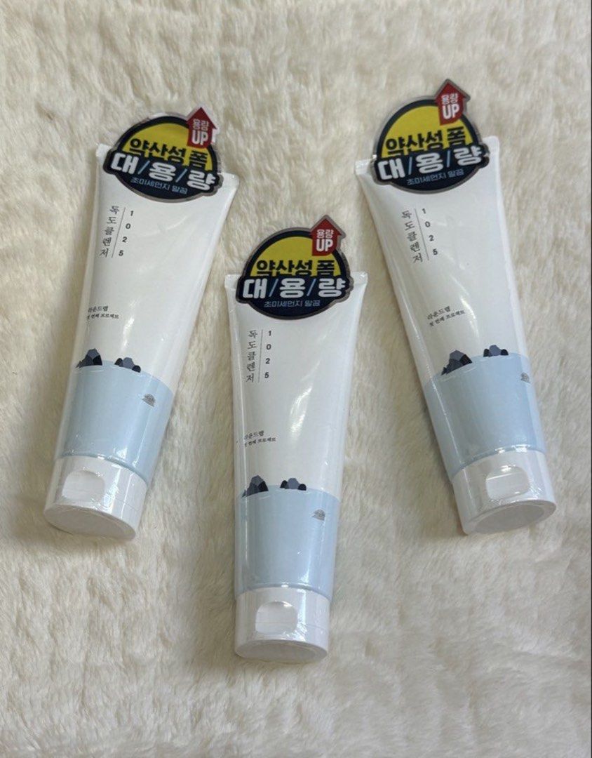 Round Lab 1025 Dokdo Cleanser 250ml (up+100ml) (Category: Face Care) located in Pasay City. Submitted by zette_ (Listing ID 1465168633, Image 1). Description: ‼️ONHAND‼️ - Item: Round Lab 1025 Dokdo Cleanser - Quantity: 3 tubes available - Condition: Brand new, unopened, sealed in plastic wrap with promo tags - Benefits: Mildly acidic foam cleanser, deep cleansing, and fine dust removal - Stock: Fresh stock directly from Korea.