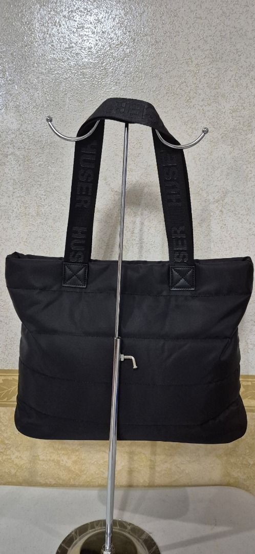 RT16-990 Huser Black Light Puffer Shoulder bag (Category: Tote Bags) located in Valenzuela. Submitted by dailyhappyfinds (Listing ID 1465135587, Image 2). Description: BRAND: Huser -Shoulder bag -Light puffer bag *Mall pullout/ factory pullout. Please manage your expectations. .