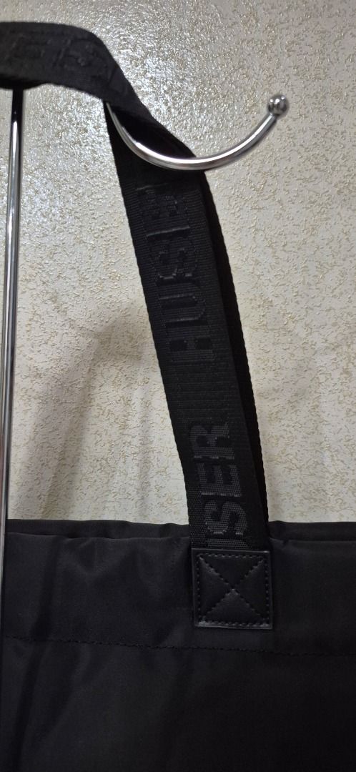RT16-990 Huser Black Light Puffer Shoulder bag (Category: Tote Bags) located in Valenzuela. Submitted by dailyhappyfinds (Listing ID 1465135587, Image 3). Description: BRAND: Huser -Shoulder bag -Light puffer bag *Mall pullout/ factory pullout. Please manage your expectations. .